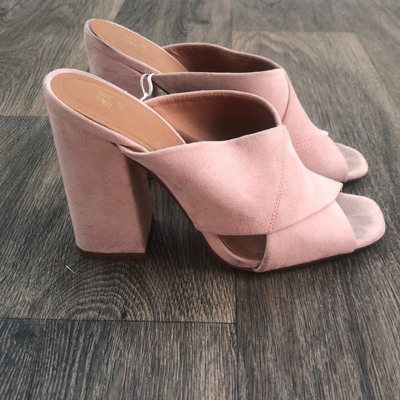 Pale Pink Heeled Sandal 👡 - Picture 2 of 8